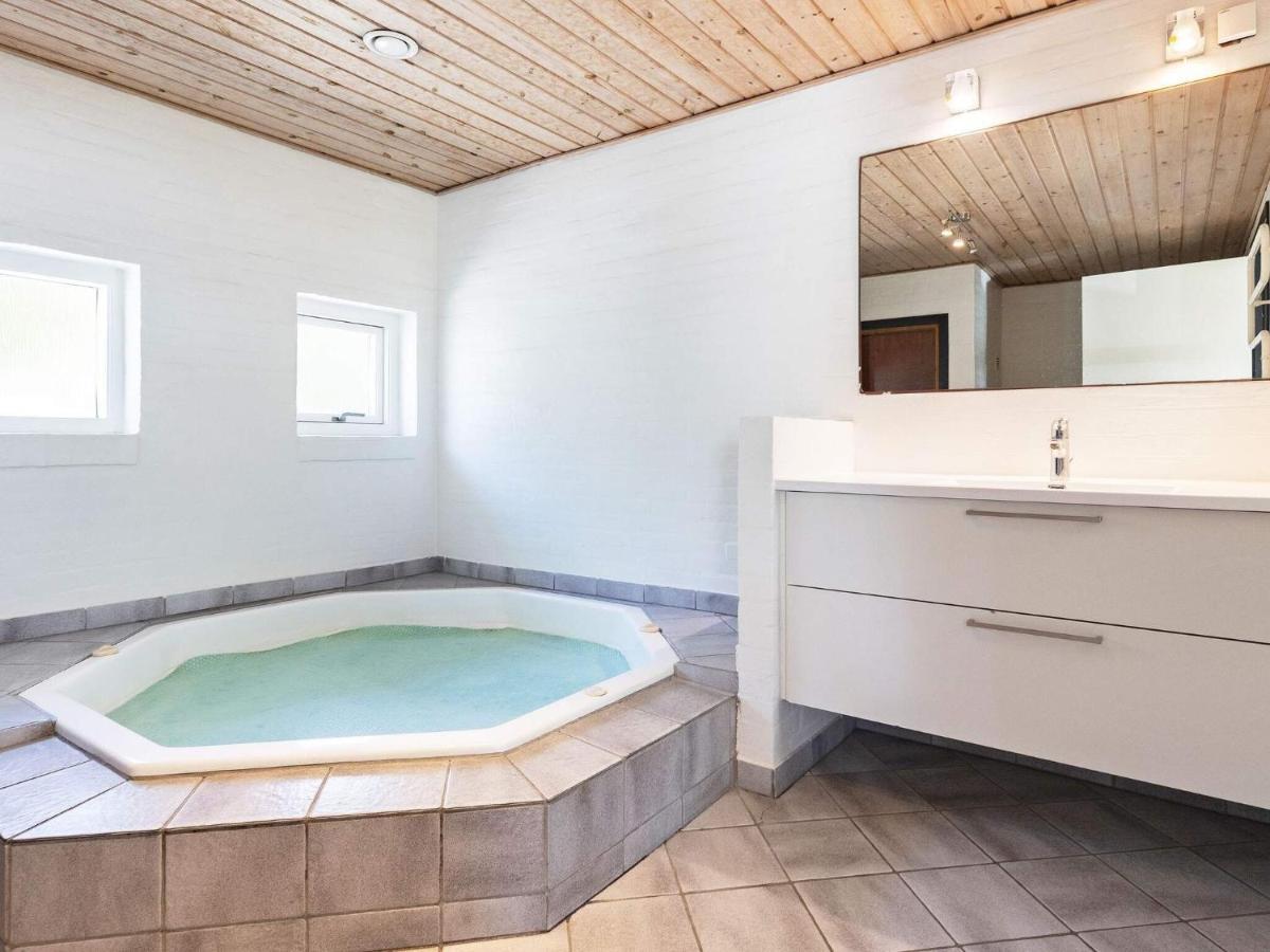 8 Person Holiday Home In Bl Vand 布拉万德 外观 照片
